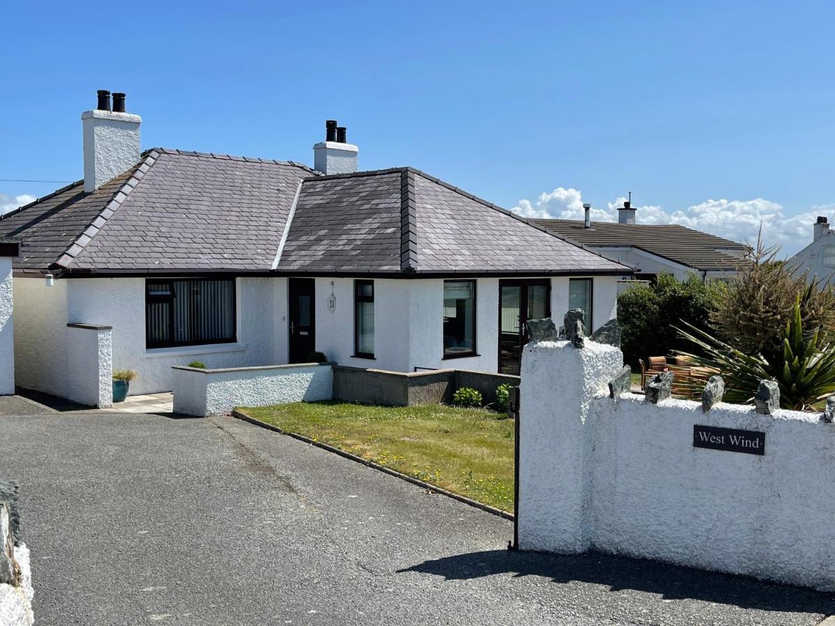 Spacious Bungalow With Sea Views 'West Wind' Villa Trearddur Exteriör bild