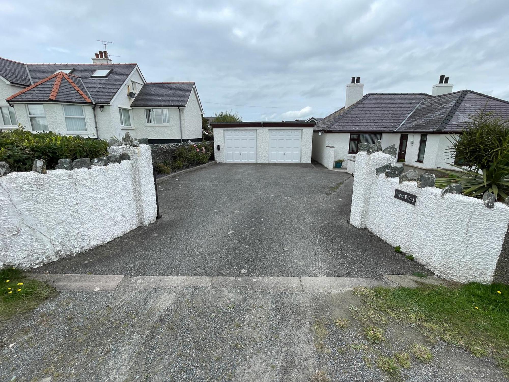 Spacious Bungalow With Sea Views 'West Wind' Villa Trearddur Exteriör bild