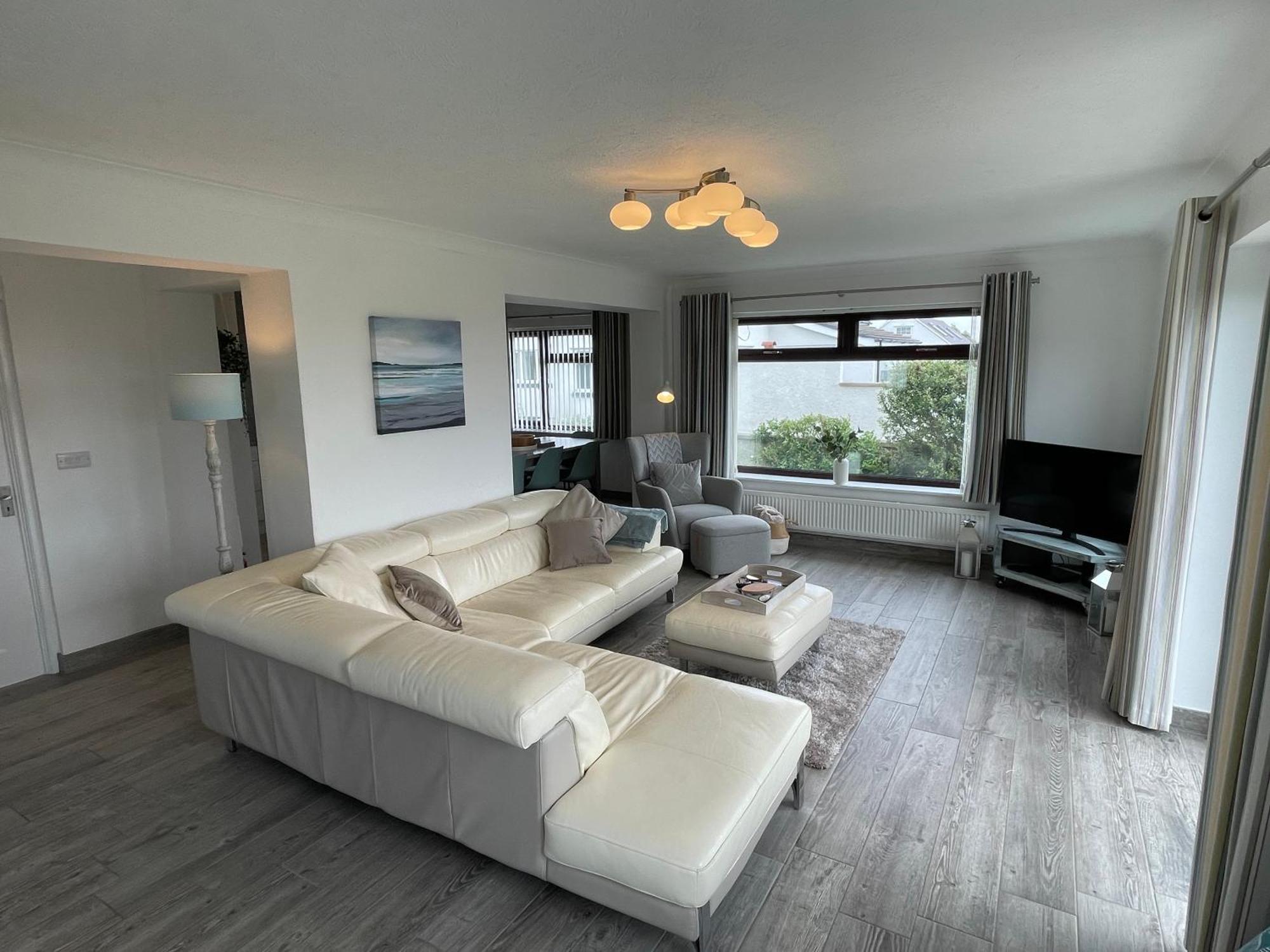 Spacious Bungalow With Sea Views 'West Wind' Villa Trearddur Exteriör bild