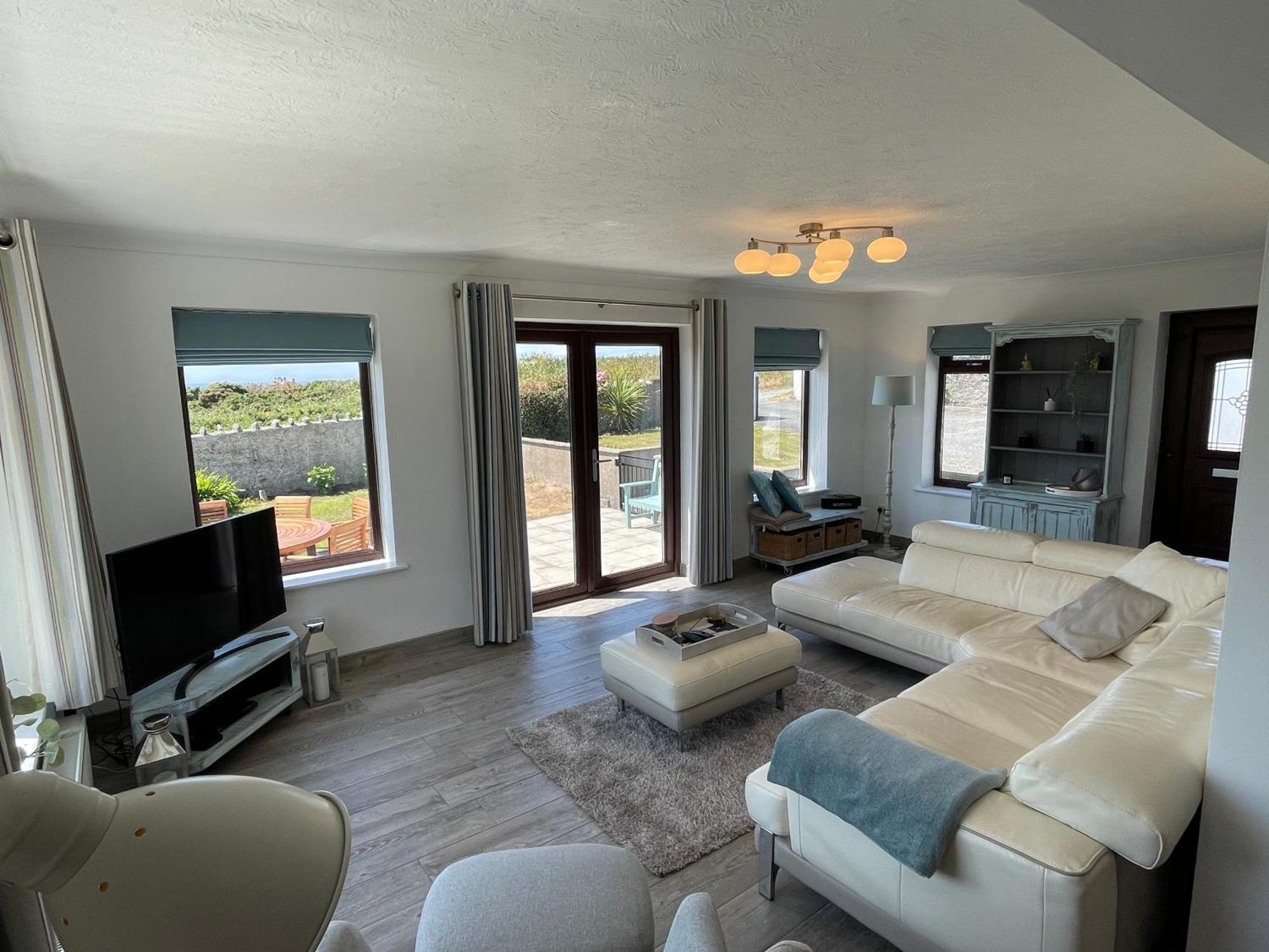 Spacious Bungalow With Sea Views 'West Wind' Villa Trearddur Exteriör bild